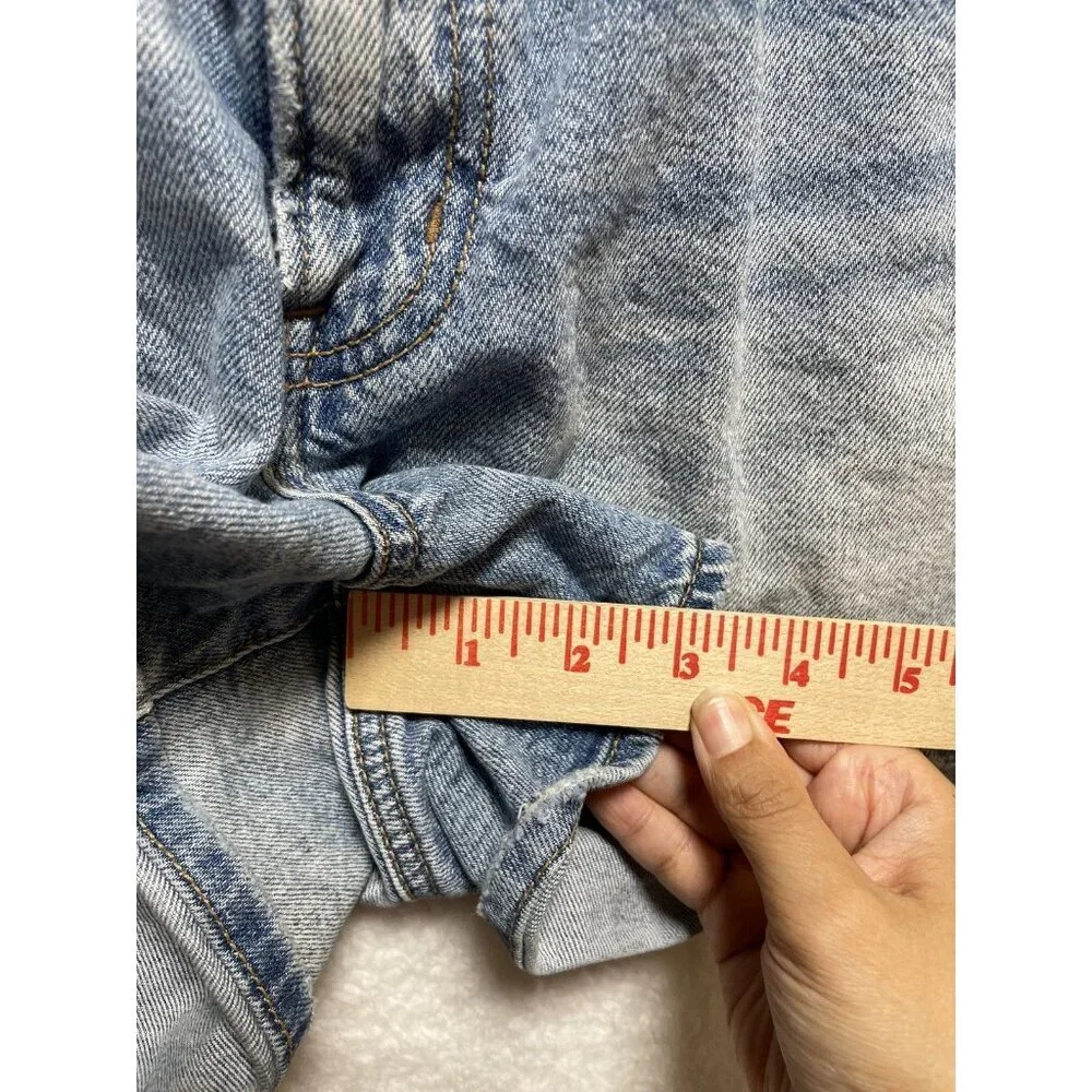 American Eagle 90's Boyfriend Short Denim Light Wash Size 12 Stretch Distressed - Picture 6 of 8